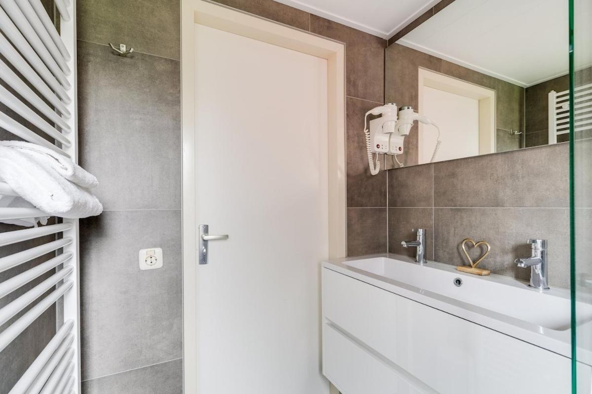 Kleine Zanglijster I Prachtig Huisje Nabij Bosrand Zwiggelte Exterior photo